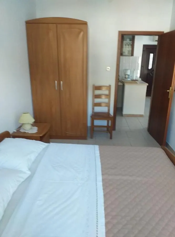 Apartments Jakov Starigrad  Starigrad (Kvarner)